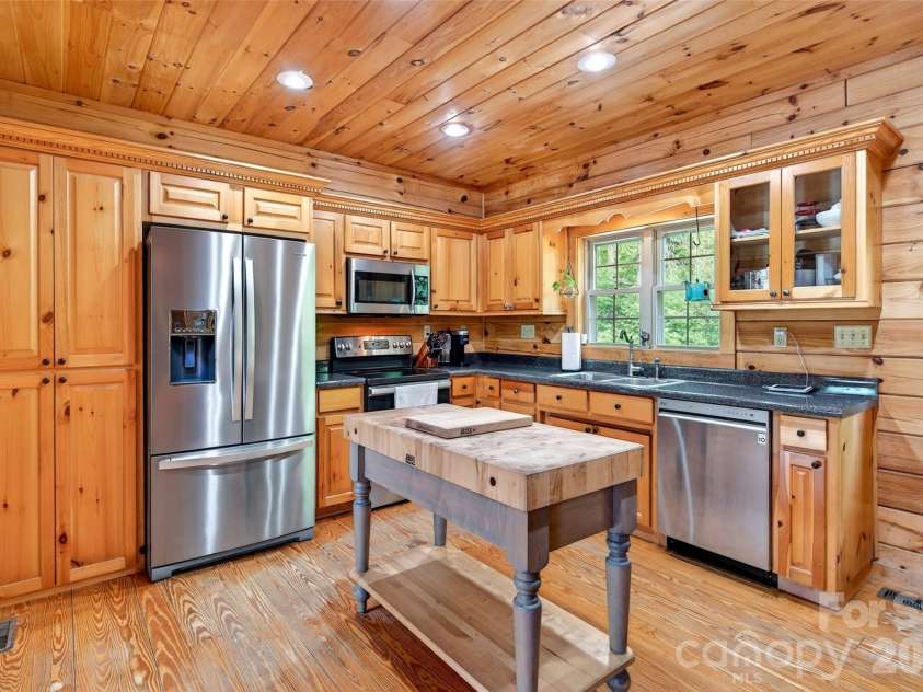 71 Browns Crossing Drive, Marion, NC 28752.  MLS# CAR4370041, YatesRealty ID 23105. 