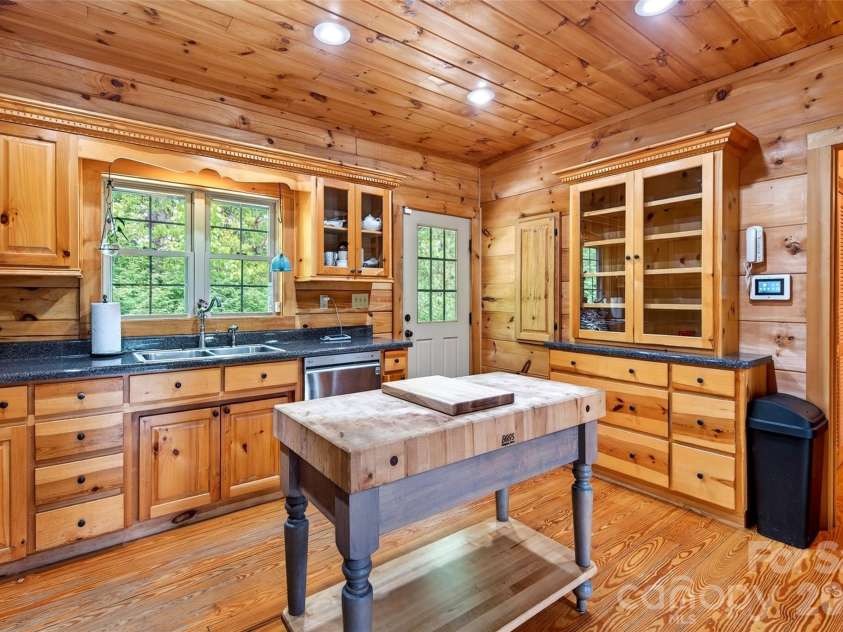 71 Browns Crossing Drive, Marion, NC 28752.  MLS# CAR4370041, YatesRealty ID 23105. 