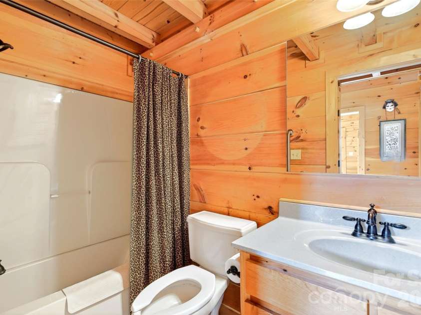 71 Browns Crossing Drive, Marion, NC 28752.  MLS# CAR4370041, YatesRealty ID 23105. 