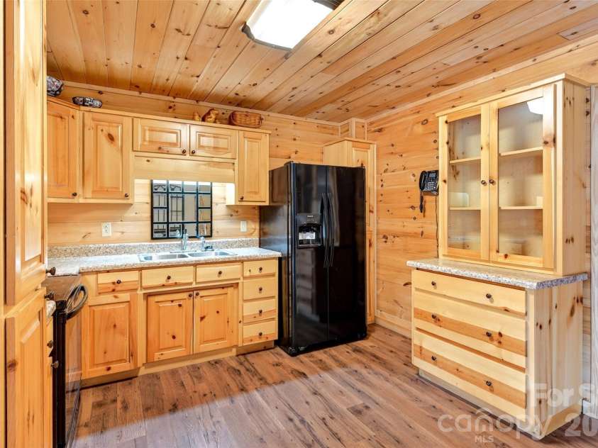 71 Browns Crossing Drive, Marion, NC 28752.  MLS# CAR4370041, YatesRealty ID 23105. 