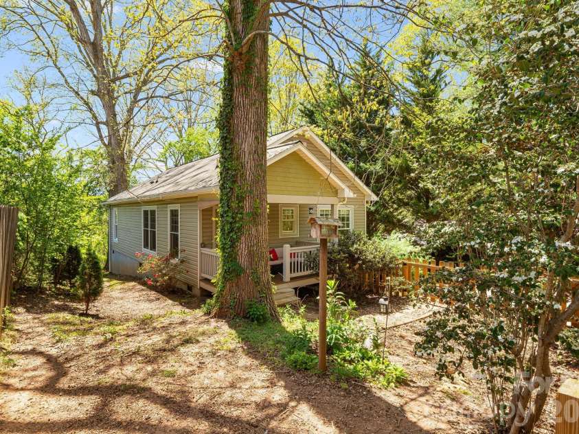 218 Appalachian Way, Asheville, NC 28806.  MLS# CAR4372519, YatesRealty ID 23106. 