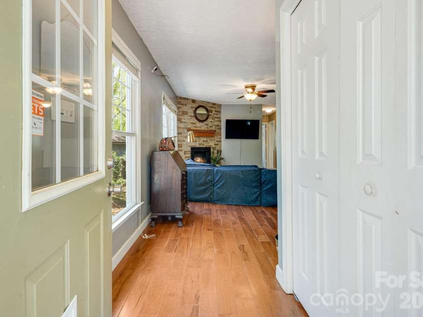 218 Appalachian Way, Asheville, NC 28806.  MLS# CAR4372519, YatesRealty ID 23106. 