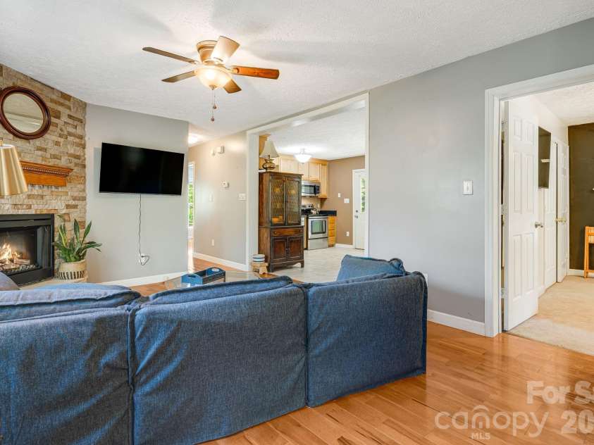 218 Appalachian Way, Asheville, NC 28806.  MLS# CAR4372519, YatesRealty ID 23106. 