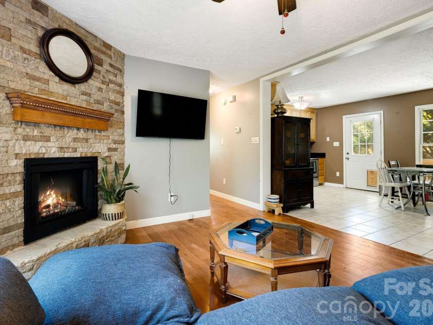 218 Appalachian Way, Asheville, NC 28806.  MLS# CAR4372519, YatesRealty ID 23106. 