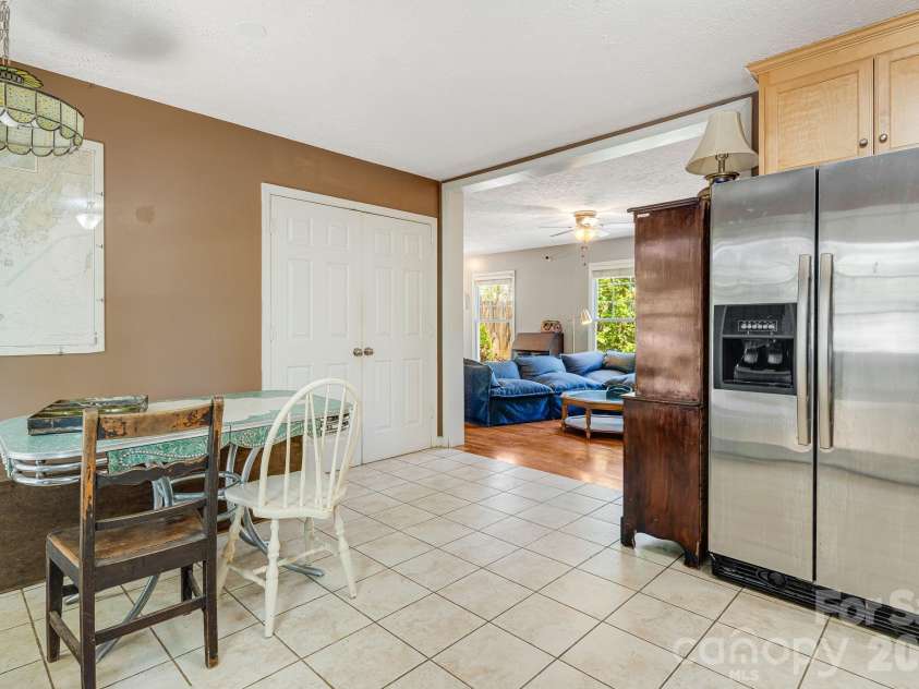 218 Appalachian Way, Asheville, NC 28806.  MLS# CAR4372519, YatesRealty ID 23106. 