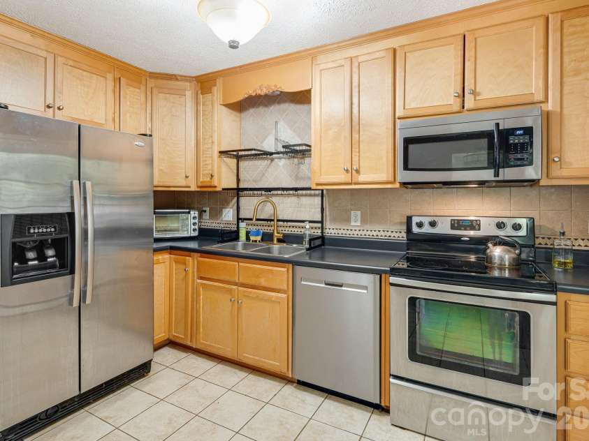 218 Appalachian Way, Asheville, NC 28806.  MLS# CAR4372519, YatesRealty ID 23106. 