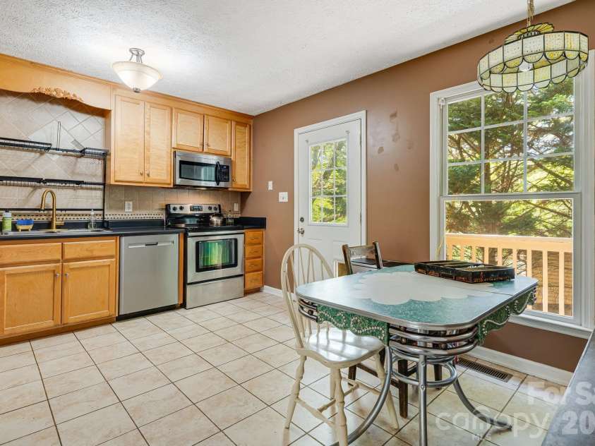 218 Appalachian Way, Asheville, NC 28806.  MLS# CAR4372519, YatesRealty ID 23106. Spacious!