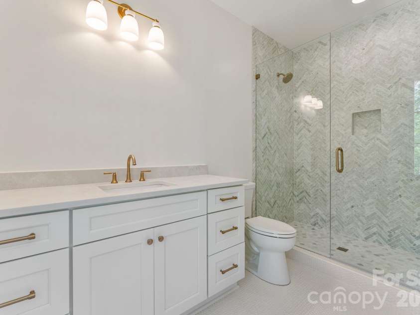 8016 Gulf Creek Road, Lancaster, SC 29720.  MLS# CAR4371059, YatesRealty ID 23107. Upstairs Bath 2