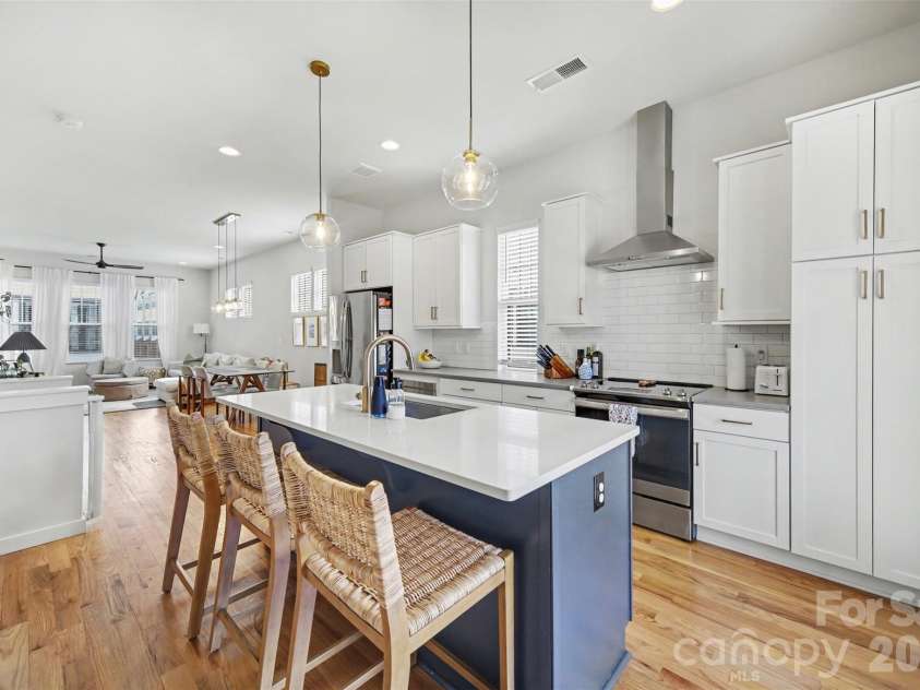 3300 Spencer Street, Charlotte, NC 28205.  MLS# CAR4362221, YatesRealty ID 23108. 
