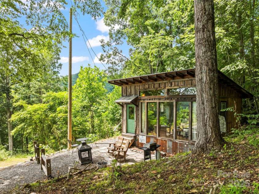 553 Paradise Mountain Road, Canton, NC 28716.  MLS# CAR4273230, YatesRealty ID 23108. 