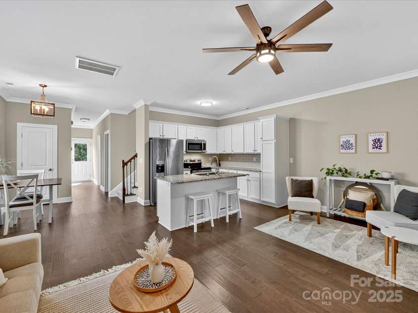 12220 Huntersville Concord Road, Huntersville, NC 28078.  MLS# CAR4301471, YatesRealty ID 23109. Open Floor plan living room and kitchen area. 5' Hardwood floors, granite countertop, stainless steel appliances , crown molding and ceiling fan with light