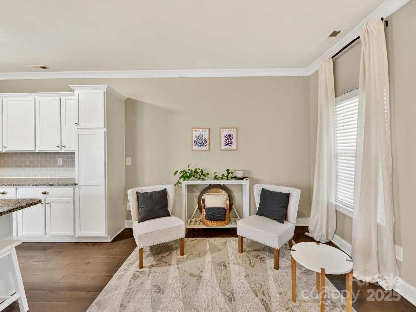 12220 Huntersville Concord Road, Huntersville, NC 28078.  MLS# CAR4301471, YatesRealty ID 23109. Open Floor plan living room and kitchen area. 5' Hardwood floors, granite countertop, stainless steel appliances , crown molding and ceiling fan with light