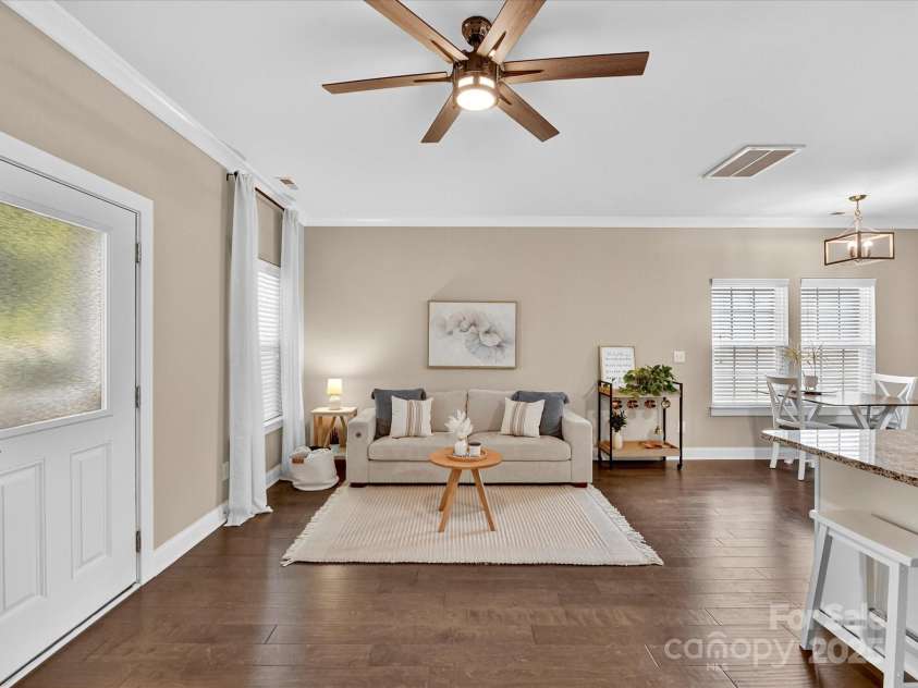 12220 Huntersville Concord Road, Huntersville, NC 28078.  MLS# CAR4301471, YatesRealty ID 23109. Open Floor plan living room and kitchen area. 5' Hardwood floors, granite countertop, stainless steel appliances , crown molding and ceiling fan with light