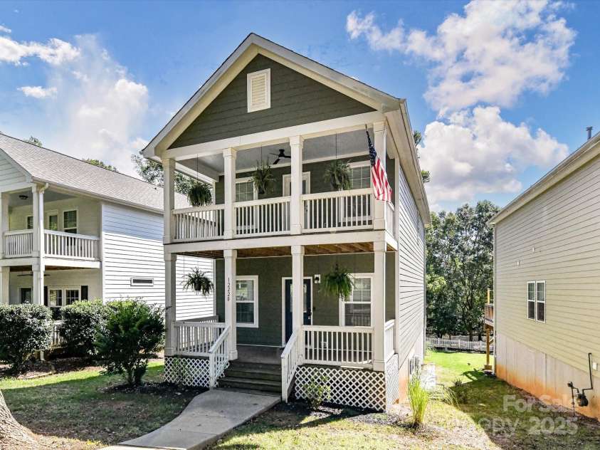 12220 Huntersville Concord Road, Huntersville, NC 28078.  MLS# CAR4301471, YatesRealty ID 23109. Timeless 4 BDRM , 4BTH Home in Vermillion!