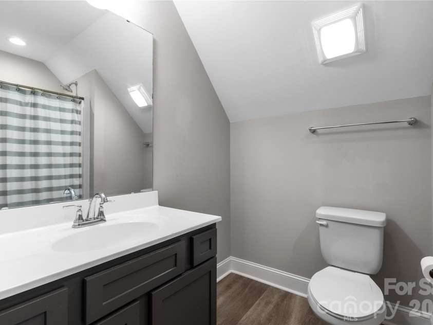 4335 Palmer Lloyd Road, Lancaster, SC 29720.  MLS# CAR4377135, YatesRealty ID 23109. Upstairs Bath