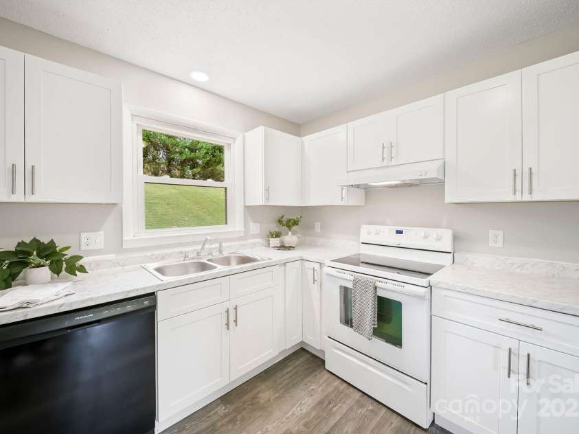 16 Sun Valley Court, Alexander, NC 28701.  MLS# CAR4263633, YatesRealty ID 23110. Open kitchen, room for an island