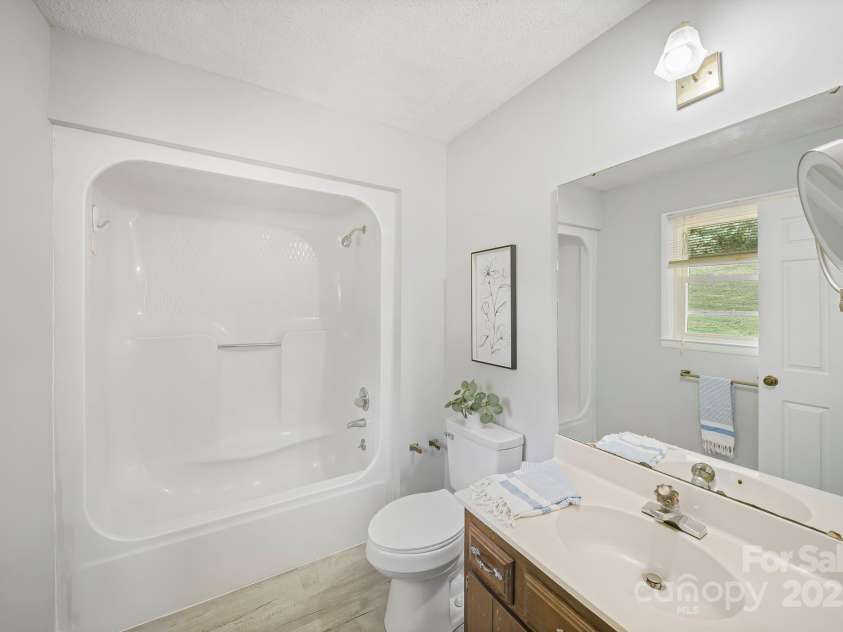 16 Sun Valley Court, Alexander, NC 28701.  MLS# CAR4263633, YatesRealty ID 23110. Primary full bath