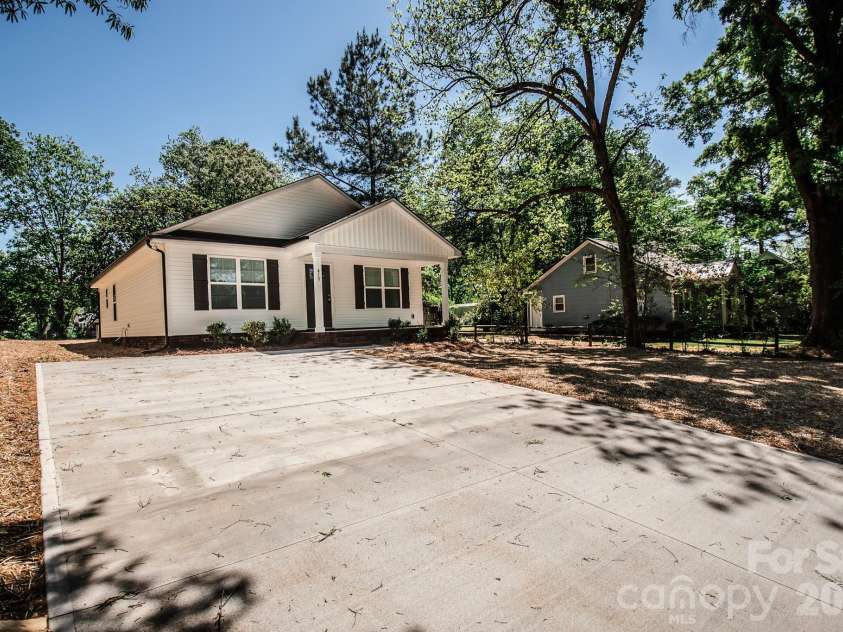 415 Jackson Street, Albemarle, NC 28001.  MLS# CAR4373476, YatesRealty ID 23110. Front