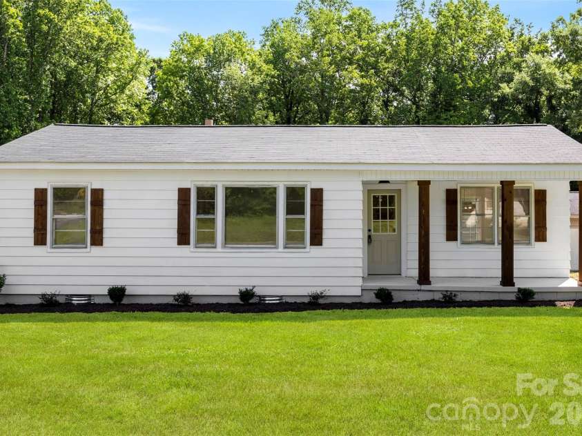 301 Gittens Street, Lowell, NC 28098.  MLS# CAR4381239, YatesRealty ID 23112. 
