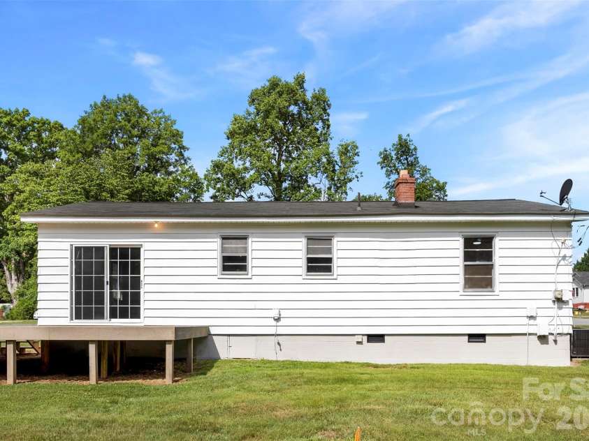 301 Gittens Street, Lowell, NC 28098.  MLS# CAR4381239, YatesRealty ID 23112. 