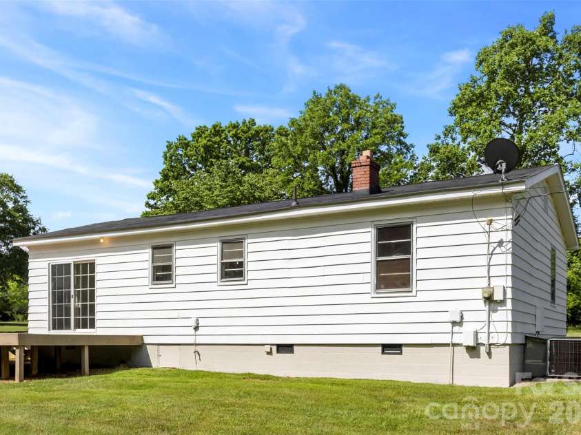 301 Gittens Street, Lowell, NC 28098.  MLS# CAR4381239, YatesRealty ID 23112. 