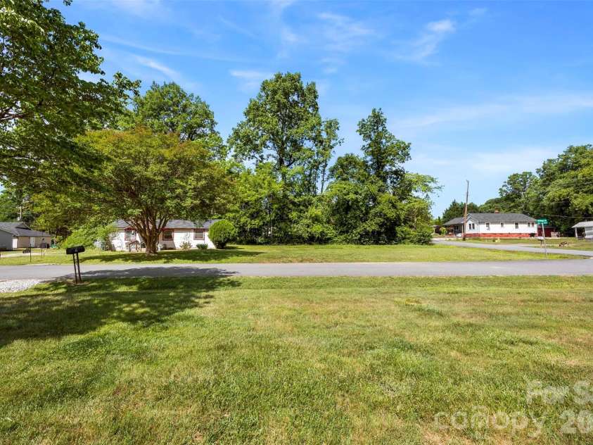 301 Gittens Street, Lowell, NC 28098.  MLS# CAR4381239, YatesRealty ID 23112. 