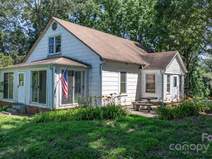 5560 Springs Road, Conover, NC 28613.  MLS# CAR4273877, YatesRealty ID 23113. 