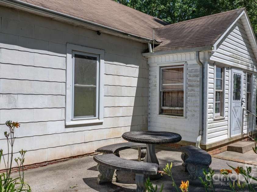 5560 Springs Road, Conover, NC 28613.  MLS# CAR4273877, YatesRealty ID 23113. 