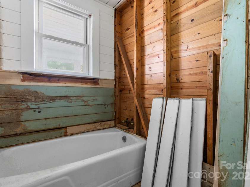 5560 Springs Road, Conover, NC 28613.  MLS# CAR4273877, YatesRealty ID 23113. 