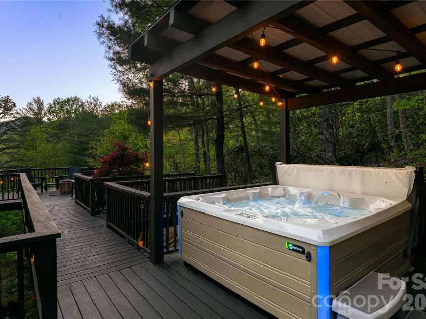 2159 North Fork Right Fork Road, Black Mountain, NC 28711.  MLS# CAR4379867, YatesRealty ID 23114. 