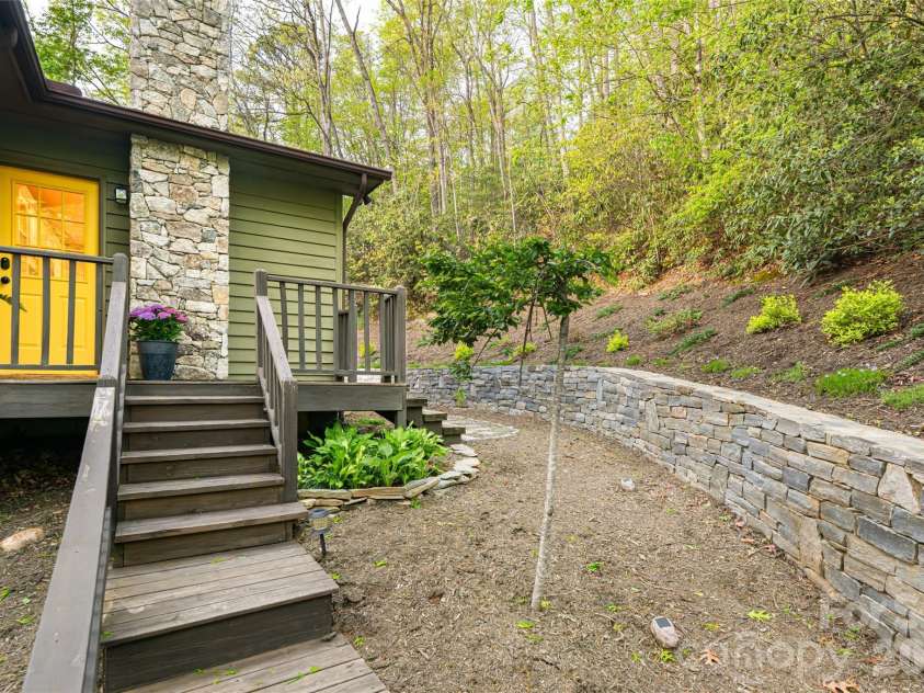 2159 North Fork Right Fork Road, Black Mountain, NC 28711.  MLS# CAR4379867, YatesRealty ID 23114. 