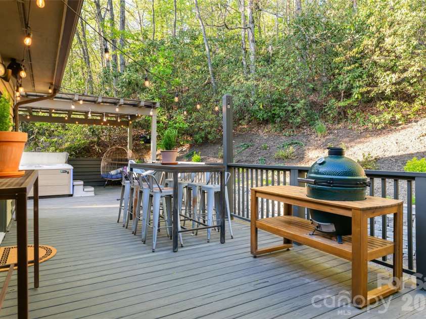 2159 North Fork Right Fork Road, Black Mountain, NC 28711.  MLS# CAR4379867, YatesRealty ID 23114. 