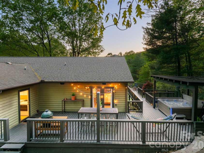 2159 North Fork Right Fork Road, Black Mountain, NC 28711.  MLS# CAR4379867, YatesRealty ID 23114. 