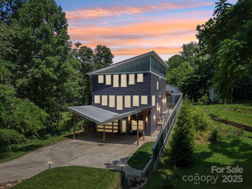 84 West Street, Weaverville, NC 28787.  MLS# CAR4272647, YatesRealty ID 23114. 