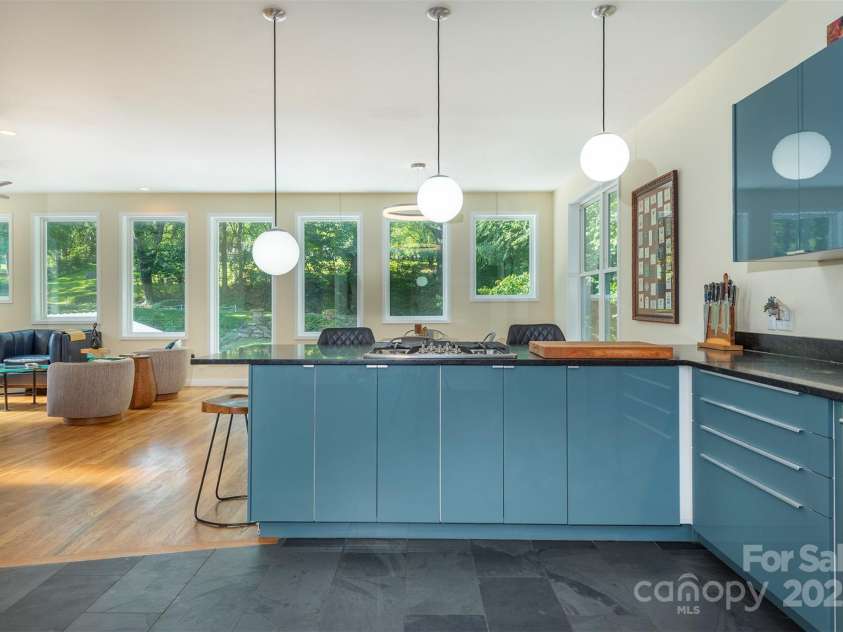 84 West Street, Weaverville, NC 28787.  MLS# CAR4272647, YatesRealty ID 23114. Breakfast Bar