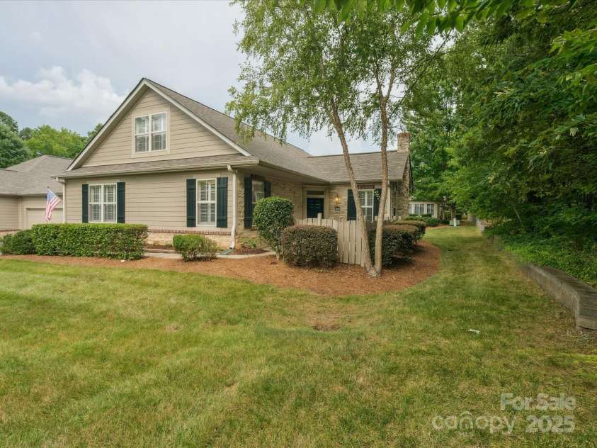 2656 Polo Club Boulevard, Matthews, NC 28105.  MLS# CAR4276276, YatesRealty ID 23115. 