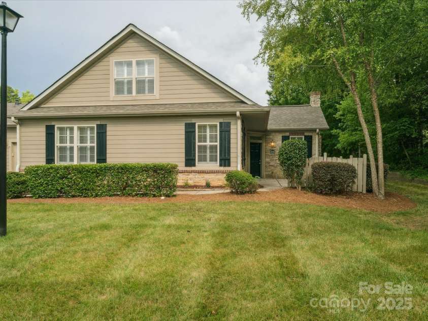 2656 Polo Club Boulevard, Matthews, NC 28105.  MLS# CAR4276276, YatesRealty ID 23115. 