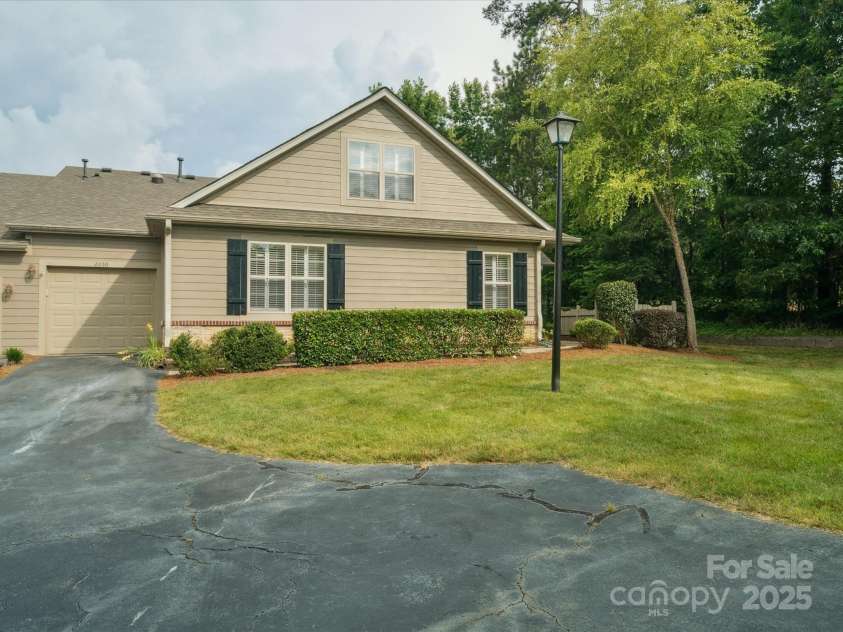 2656 Polo Club Boulevard, Matthews, NC 28105.  MLS# CAR4276276, YatesRealty ID 23115. 