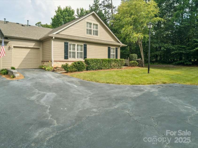 2656 Polo Club Boulevard, Matthews, NC 28105.  MLS# CAR4276276, YatesRealty ID 23115. 
