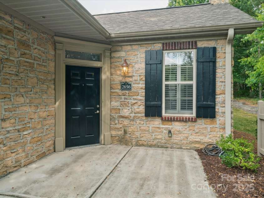 2656 Polo Club Boulevard, Matthews, NC 28105.  MLS# CAR4276276, YatesRealty ID 23115. 