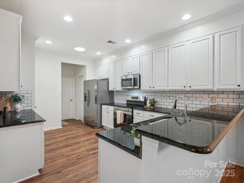 2656 Polo Club Boulevard, Matthews, NC 28105.  MLS# CAR4276276, YatesRealty ID 23115. 