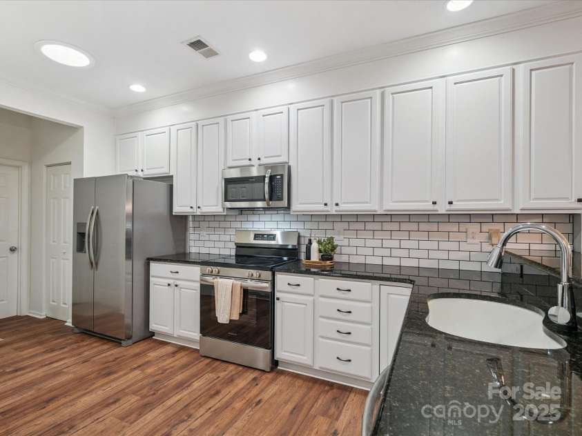 2656 Polo Club Boulevard, Matthews, NC 28105.  MLS# CAR4276276, YatesRealty ID 23115. 