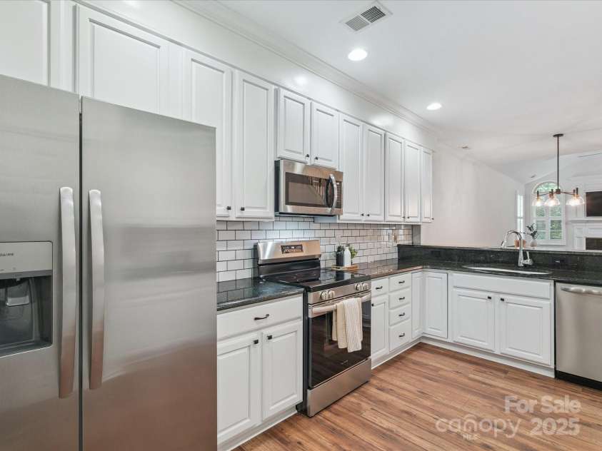 2656 Polo Club Boulevard, Matthews, NC 28105.  MLS# CAR4276276, YatesRealty ID 23115. 