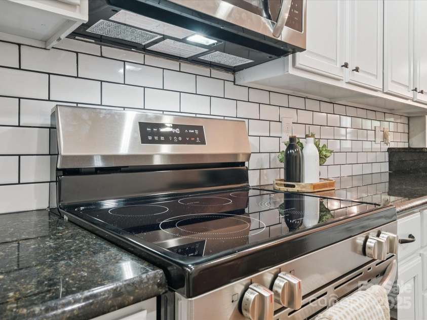 2656 Polo Club Boulevard, Matthews, NC 28105.  MLS# CAR4276276, YatesRealty ID 23115. 