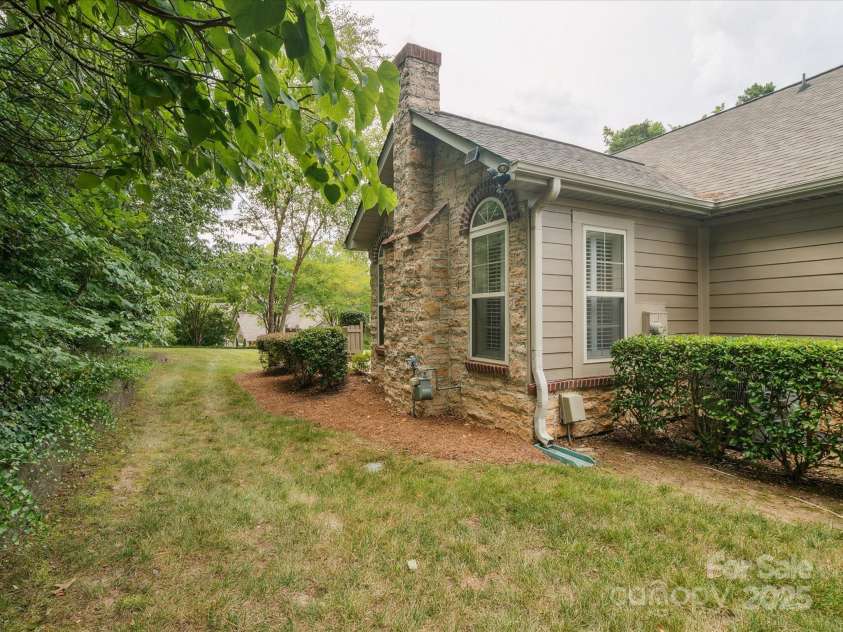 2656 Polo Club Boulevard, Matthews, NC 28105.  MLS# CAR4276276, YatesRealty ID 23115. 