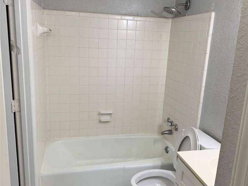 9123 Spyglass Place, Charlotte, NC 28214.  MLS# CAR4382402, YatesRealty ID 23115. Full bath