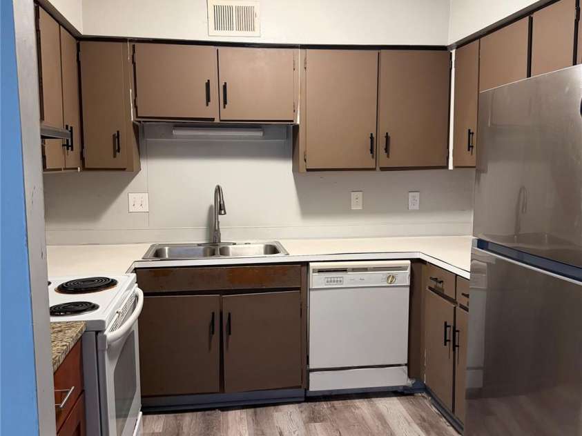 9123 Spyglass Place, Charlotte, NC 28214.  MLS# CAR4382402, YatesRealty ID 23115. Kitchen
