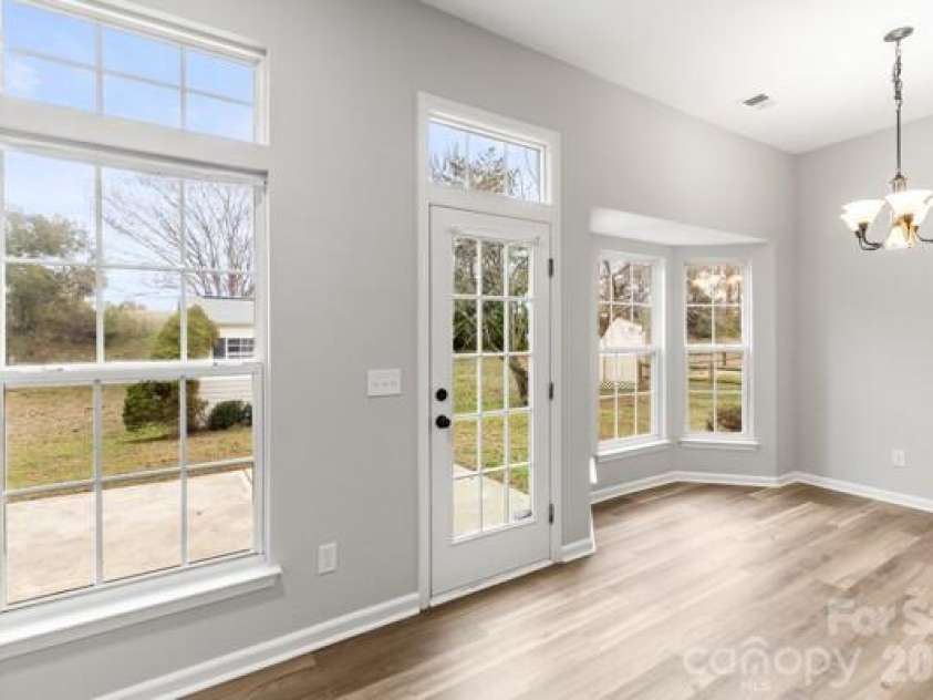 11619 Planters Estates Drive, Charlotte, NC 28278.  MLS# CAR4344590, YatesRealty ID 23116. Bright, Open Floor plan