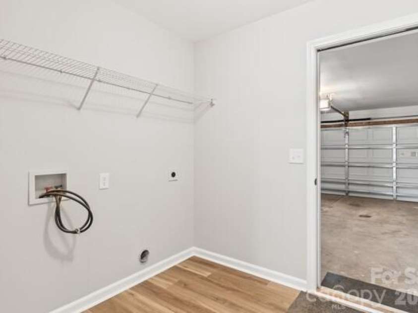 11619 Planters Estates Drive, Charlotte, NC 28278.  MLS# CAR4423181, YatesRealty ID 23116. Large utility room off the oversized garage