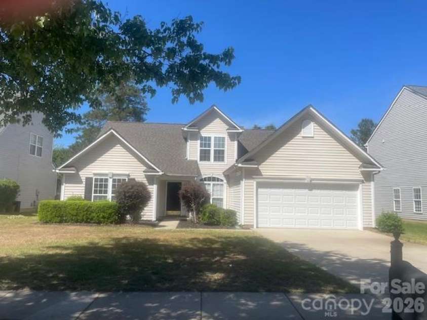 11619 Planters Estates Drive, Charlotte, NC 28278.  MLS# CAR4423181, YatesRealty ID 23116. New Roof! Covered front entry helps on rainy days.